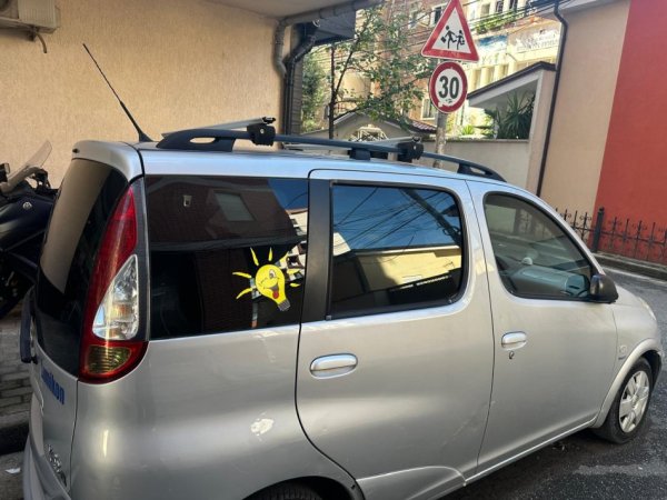 Tirane, shitet makine Toyota Benzin+Gaz, gri metalizato manuale Kondicioner 230.000 km 3.000 €
