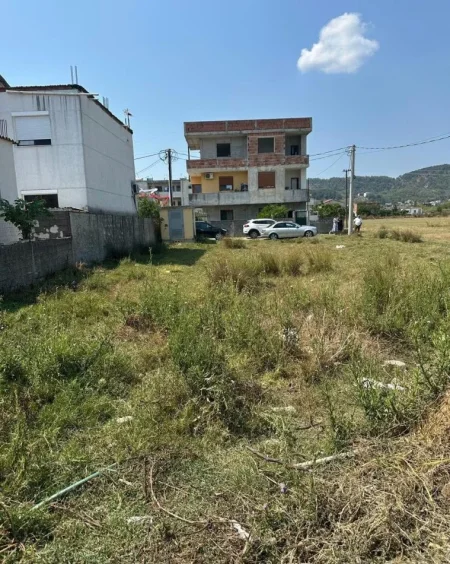 Tirane, shitet truall , 320 m² (Kombinat)