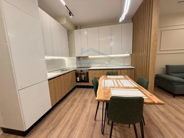 Tirane, shitet apartament 2+1+Ballkon Kati 1, 112 m² 256.000 € (ALI DEMI)