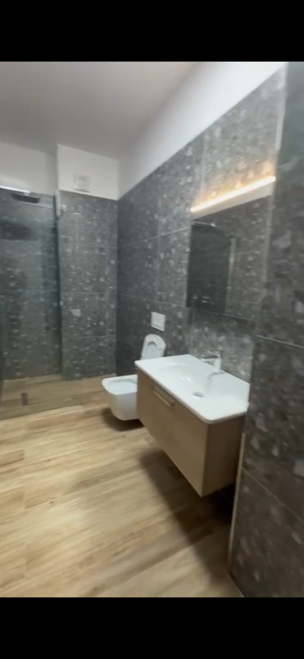 Tirane, shitet apartament 2+1 Kati 5, 105 m² 125.000 € (Bulevardi blu)