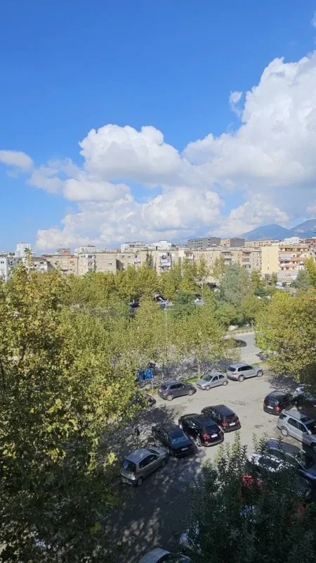 Tirane, jepet me qera 2+1+Aneks+Ballkon Kati 5, 500 € (Marteniteti i ri)