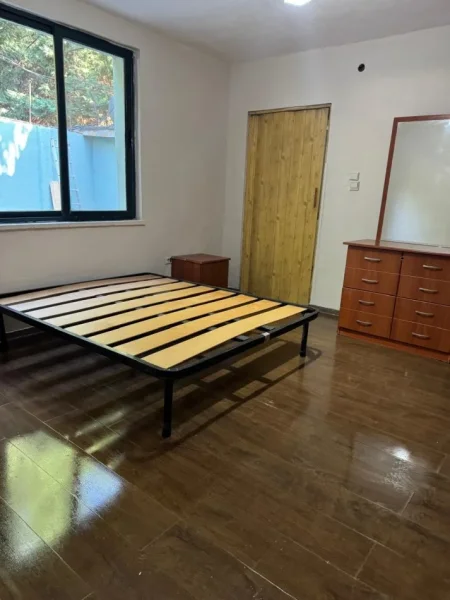 Tirane, jap me qera ambjent biznesi Kati 0, 115 m² (Rr.Ali Demi)