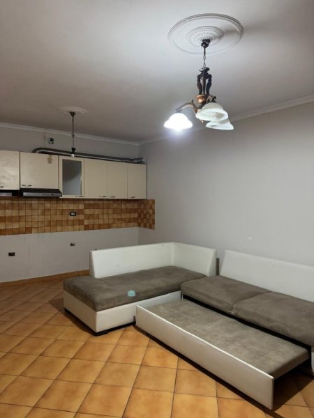 Tirane, jap me qera ambjent biznesi Kati 0, 115 m² (Rr.Ali Demi)