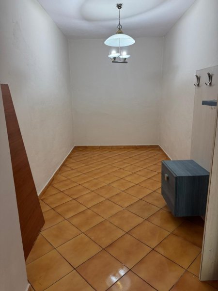 Tirane, jap me qera ambjent biznesi Kati 0, 115 m² (Rr.Ali Demi)