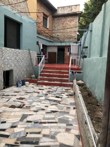 Tirane, jap me qera ambjent biznesi Kati 0, 115 m² (Rr.Ali Demi)