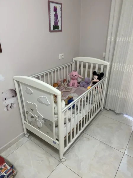 Tirane, shes Krevat+dyshek+mbrojtese+2 sete carcafesh 220 €