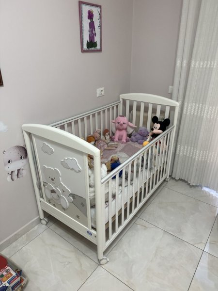 Tirane, shes Krevat+dyshek+mbrojtese+2 sete carcafesh 220 €