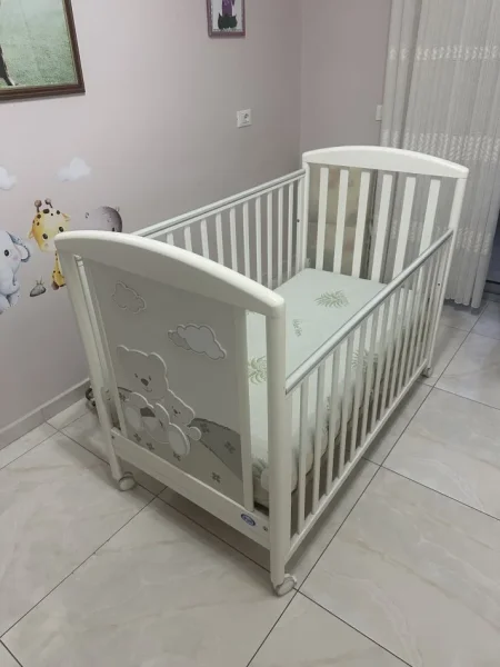 Tirane, shes Krevat+dyshek+mbrojtese+2 sete carcafesh 220 €