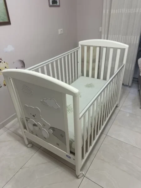 Tirane, shes Krevat+dyshek+mbrojtese+2 sete carcafesh 220 €