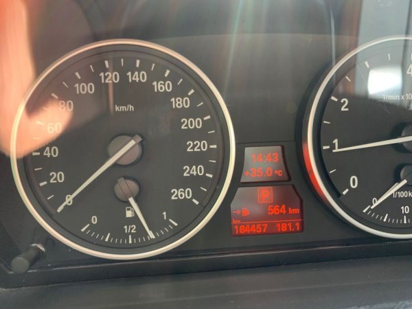 Tirane, shes makine BMW x5 Benzin, e zeze automatik Kondicioner 185.000 km 8.300 €