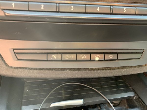 Tirane, shes makine BMW x5 Benzin, e zeze automatik Kondicioner 185.000 km 8.300 €