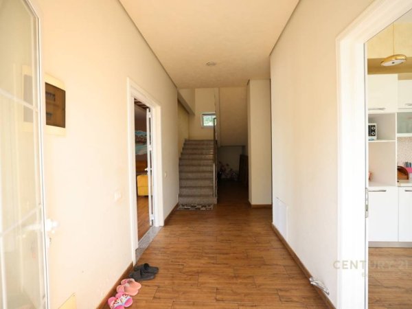 Tirane, shitet Vile 2+1 Kati 2, 214 m² 300.000 € (Tufine)