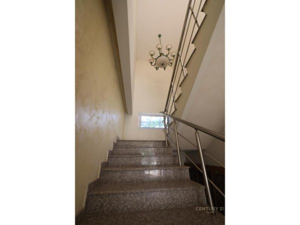 Tirane, shitet Vile 2+1 Kati 2, 214 m² 300.000 € (Tufine)
