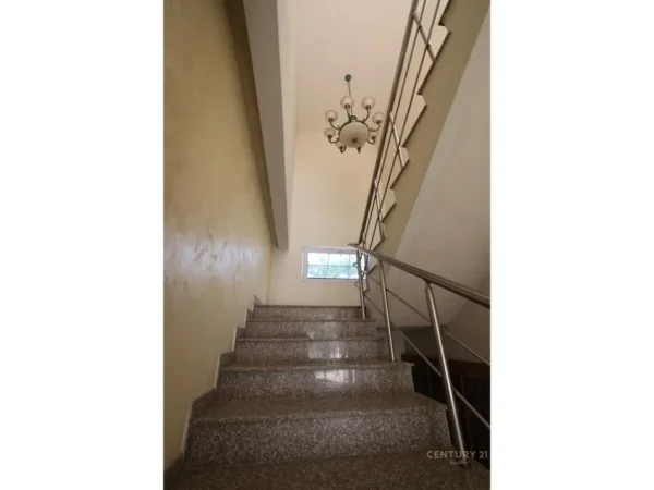 Tirane, shitet Vile 2+1 Kati 2, 214 m² 300.000 € (Tufine)