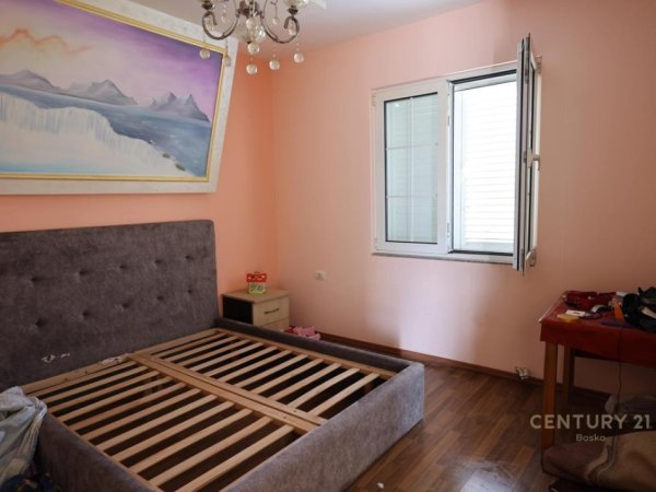 Tirane, shitet Vile 2+1 Kati 2, 214 m² 300.000 € (Tufine)