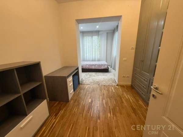 Tirane, jepet me qera apartament 3+1+Ballkon Kati 1, 200 m² 2.100 € (Farke)