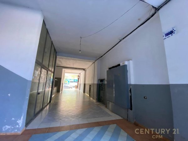 Tirane, jepet me qera ambjent biznesi Kati 0, 20 m² 300 € (Yzberisht)
