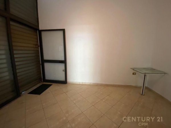 Tirane, jepet me qera ambjent biznesi Kati 0, 20 m² 300 € (Yzberisht)