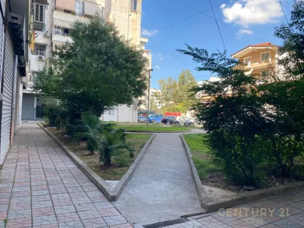 Tirane, jepet me qera ambjent biznesi Kati 0, 20 m² 300 € (Yzberisht)