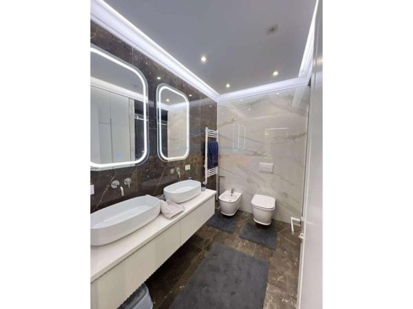 Tirane, shitet apartament 3+1+Aneks+Ballkon Kati 6, 153 m² 245.000 € (Unaza e Re)