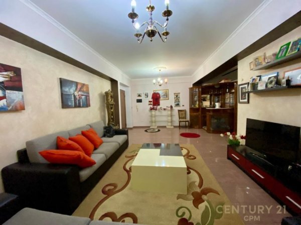 Tirane, shitet apartament 3+1+Ballkon Kati 8, 117 m² 300.000 € (Petro Nini)