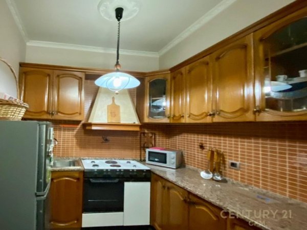 Tirane, shitet apartament 3+1+Ballkon Kati 8, 117 m² 300.000 € (Petro Nini)
