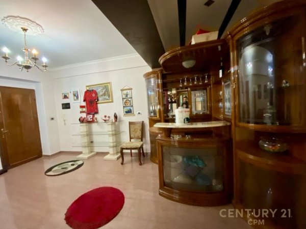 Tirane, shitet apartament 3+1+Ballkon Kati 8, 117 m² 300.000 € (Petro Nini)