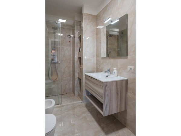 Tirane, shes apartament 3+1+Ballkon Kati 11, 138 m² 359.000 € (Kompleksi Magnet)