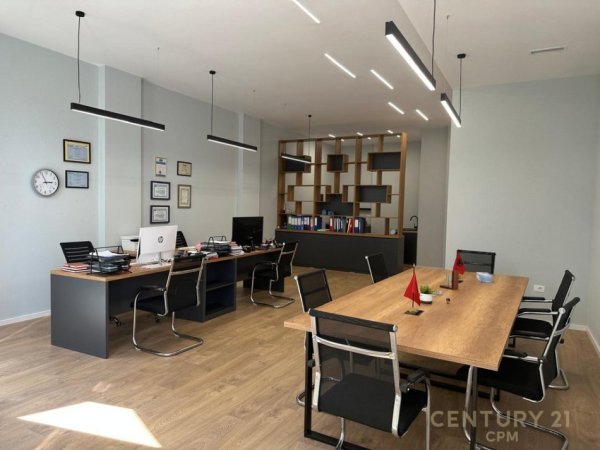 Tirane, shes ambjent biznesi Kati 0, 65 m² 162.000 € (Kompleksi Magnet)