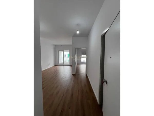 Tirane, shitet apartament 1+1 Kati 6, 61 m² 105.000 € (Rezidenca Kaimi)