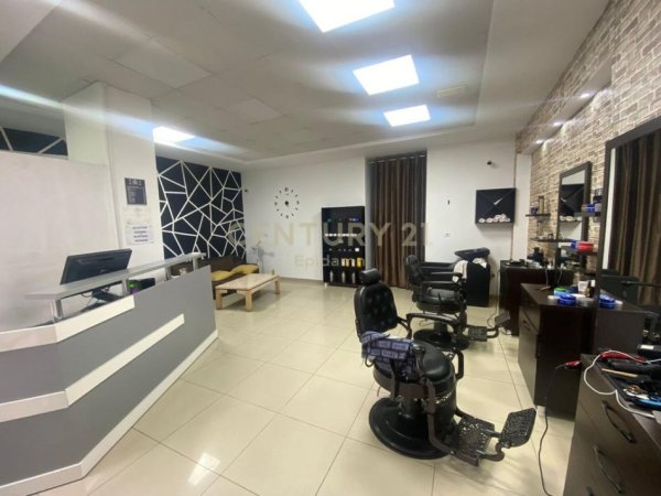 Tirane, shes dyqan Kati 0, 70 m² 135.000 € (Astir)