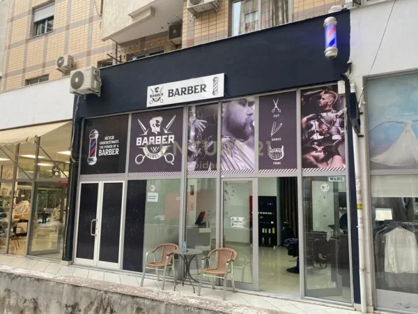 Tirane, shes dyqan Kati 0, 70 m² 135.000 € (Astir)