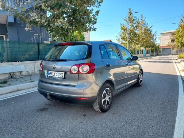 Vlore - Lungomare, shes makine Vw Golf plus 2007 1.9Naft Automat Nafte, gri e erret automatik Kondicioner 215.000 km 5.000 €