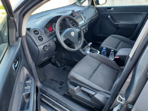 Vlore - Lungomare, shes makine Vw Golf plus 2007 1.9Naft Automat Nafte, gri e erret automatik Kondicioner 215.000 km 5.000 €