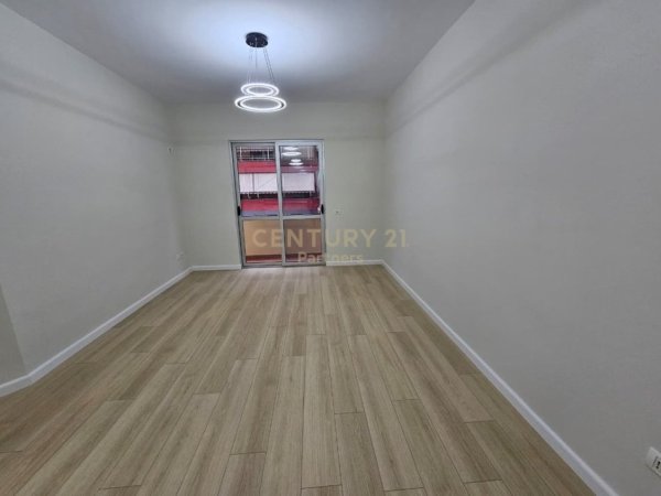 Tirane, shes apartament 2+1 Kati 3, 88 m² 135.000 € (Bar Bohem)