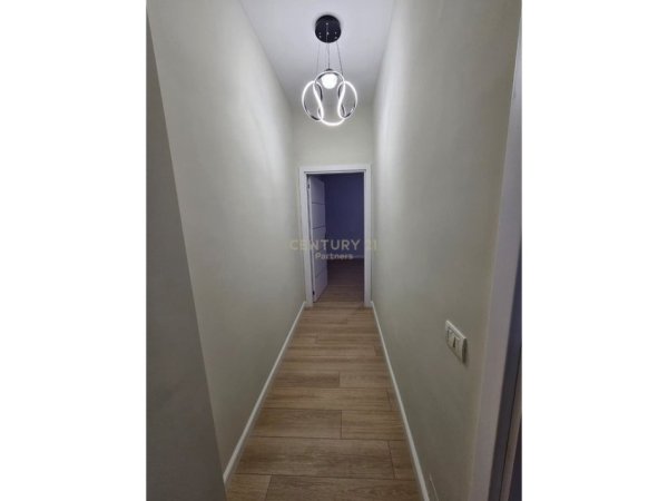 Tirane, shes apartament 2+1 Kati 3, 88 m² 135.000 € (Bar Bohem)