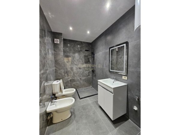 Tirane, shes apartament 2+1 Kati 3, 88 m² 135.000 € (Bar Bohem)