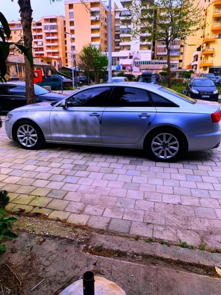 Vlore, shes makine Audi Nafte, gri metalizato automatik Kondicioner 50.000 km 7.500 €