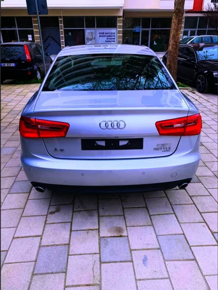 Vlore, shes makine Audi Nafte, gri metalizato automatik Kondicioner 50.000 km 7.500 €