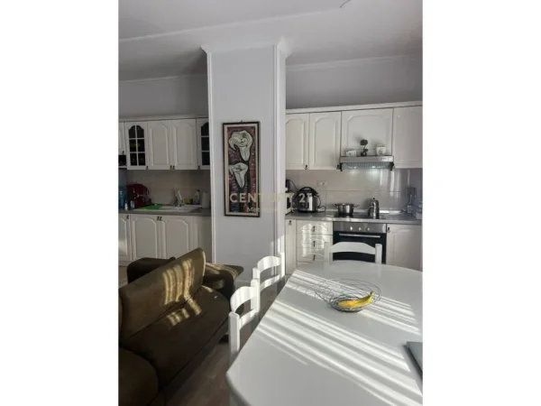 Tirane, jepet me qera apartament 2+1 Kati 2, 100 m² 750 € (Rruga Muhamed Gjollesha)