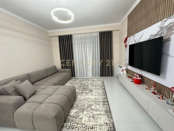 Tirane, jepet me qera apartament 2+1 Kati 7, 95 m² 600 € (Urban Gate)