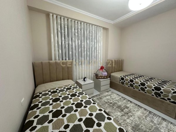 Tirane, jepet me qera apartament 2+1 Kati 7, 95 m² 600 € (Urban Gate)