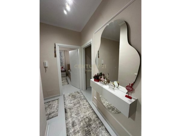 Tirane, jepet me qera apartament 2+1 Kati 7, 95 m² 600 € (Urban Gate)