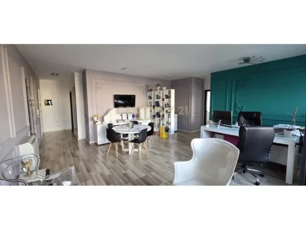 Tirane, jepet me qera ambjent biznesi Kati 5, 103 m² 1.000 € (Stadiumi Dinamo)
