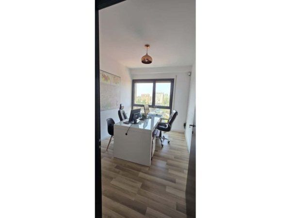 Tirane, jepet me qera ambjent biznesi Kati 5, 103 m² 1.000 € (Stadiumi Dinamo)