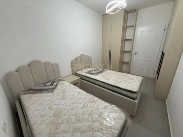 Tirane, jepet me qera apartament 2+1 Kati 5, 104 m² 500 € (Vila L 2)
