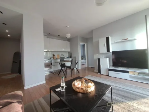 Tirane, shes apartament 2+1+Ballkon Kati 10, 75 m² 145.000 € (Yzberisht)