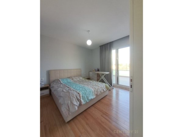 Tirane, shes apartament 2+1+Ballkon Kati 10, 75 m² 145.000 € (Yzberisht)