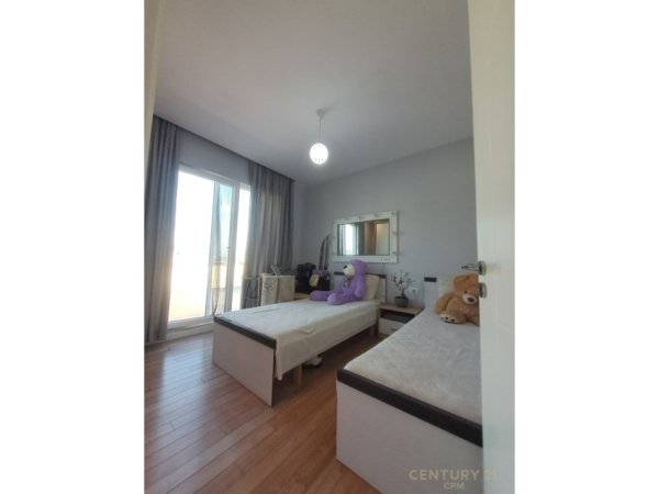 Tirane, shes apartament 2+1+Ballkon Kati 10, 75 m² 145.000 € (Yzberisht)