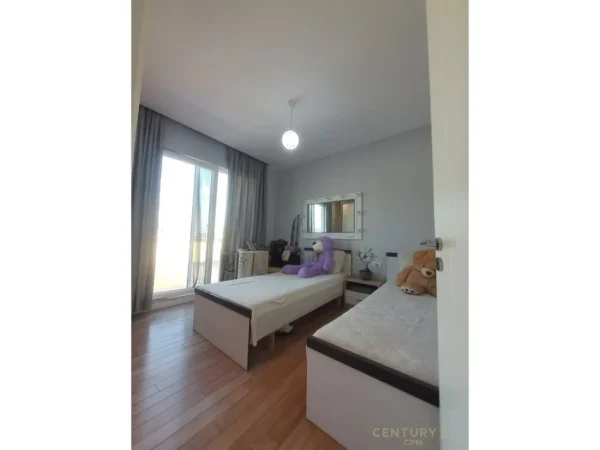 Tirane, shes apartament 2+1+Ballkon Kati 10, 75 m² 145.000 € (Yzberisht)